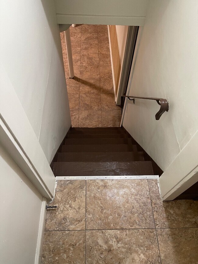 Building Photo - 2162 Vermont St