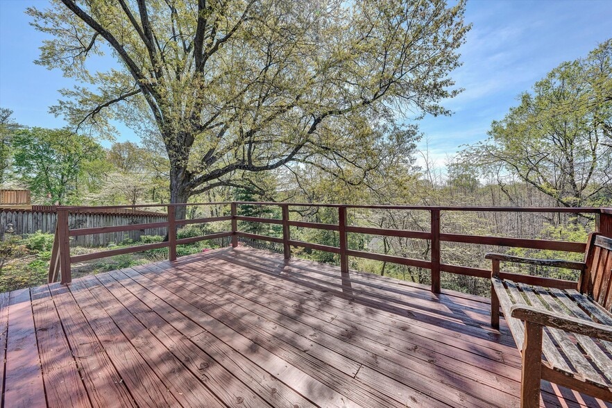 Building Photo - 2779 Derwent Dr SW