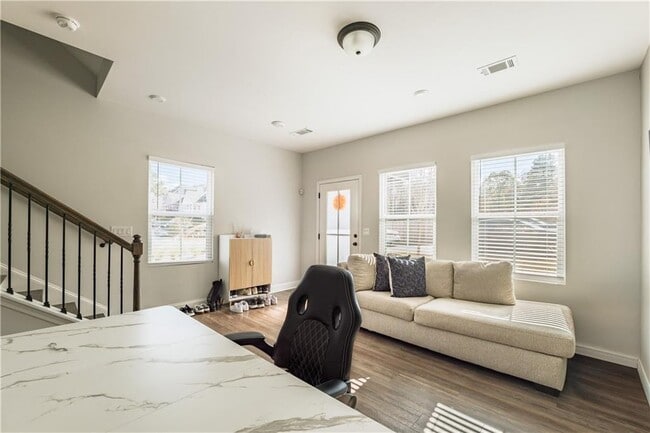 Building Photo - 313 Skylar Way SE