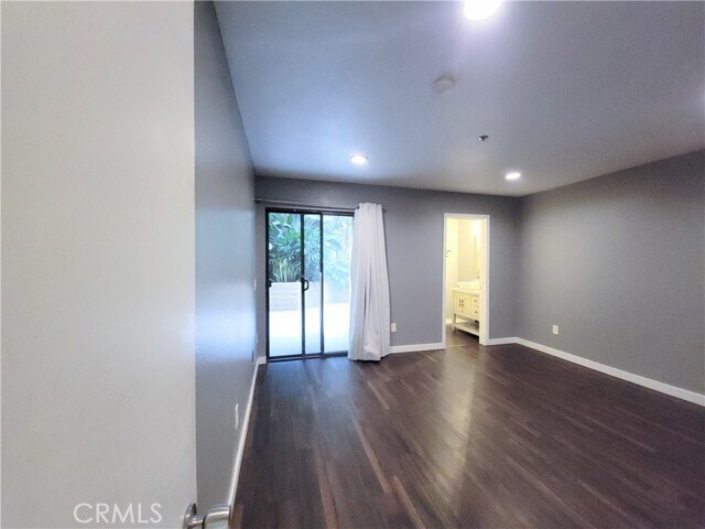 Building Photo - 550 Orange Ave