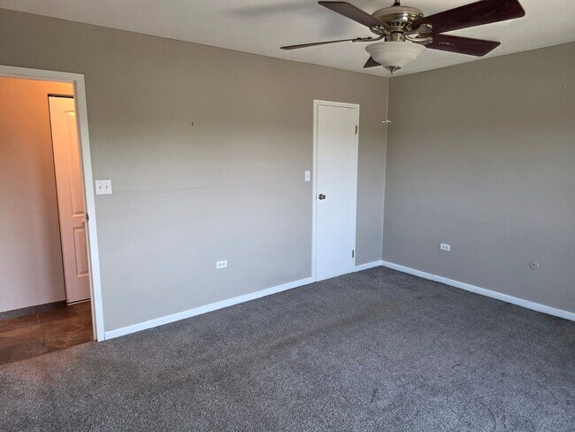 Building Photo - Remodeled 1 BDR in Capital Hill.  Location...