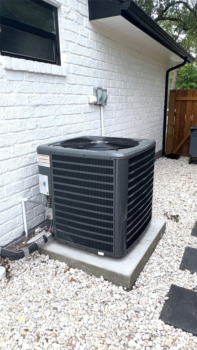 Building Photo - 212 Stratmore Dr