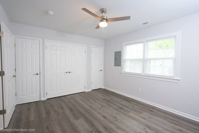 Building Photo - Newly Renovated 1-Bedroom Apartment Available