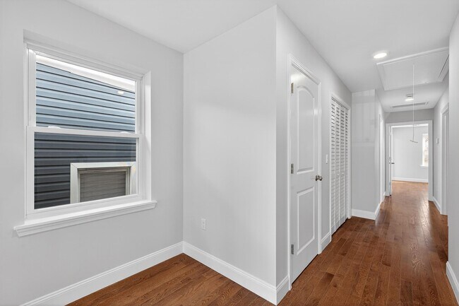 Building Photo - 40 E 5th St