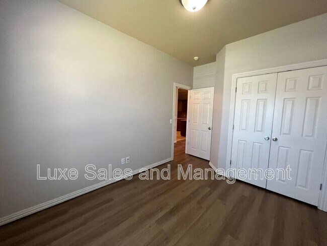 Building Photo - 509 SW 124th Pl