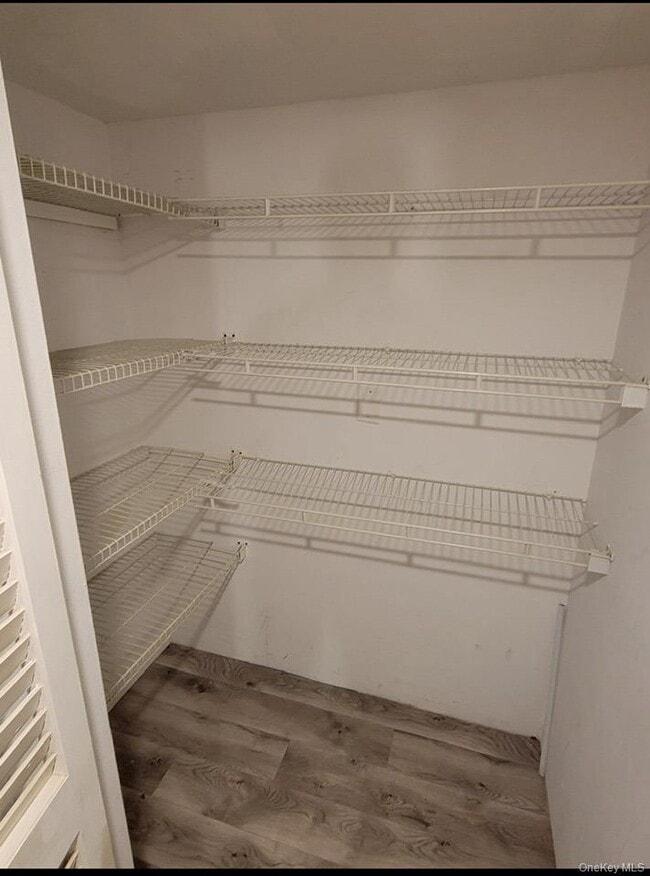 Building Photo - 37 Knollcrest Ave