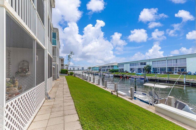 Building Photo - 112 Doolen Ct