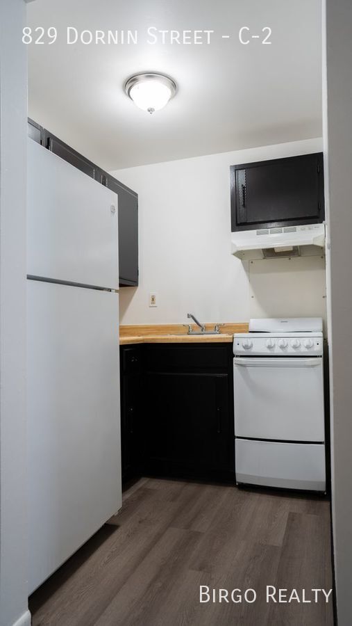 Building Photo - Comfortable 1 Bed/1 Bath APARTMENT in GREE...