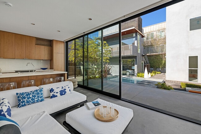 Building Photo - 27 Driftwood St