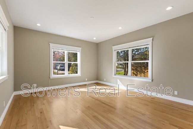Building Photo - 235 Pleasant View Dr