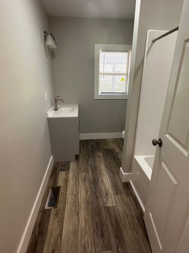 Building Photo - Cute 2BR, 1 Ba cottage in the country - Newly renovated