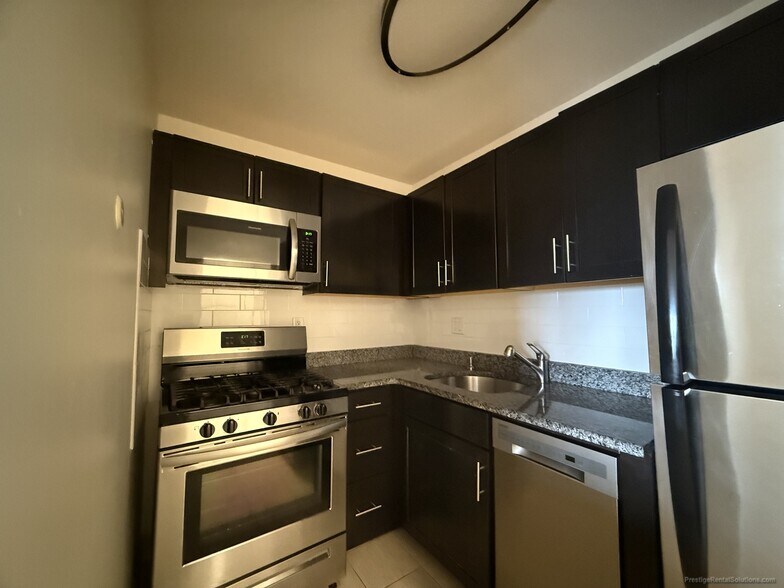 Building Photo - 530 Cambridge St