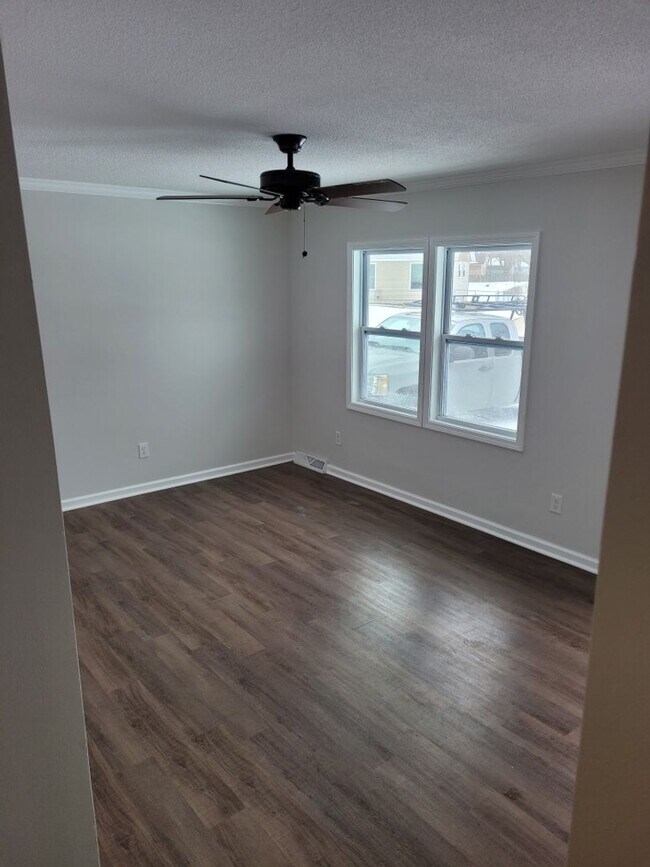 Building Photo - 3 Bedroom 2 Bath Camanche IA 815-275-3632