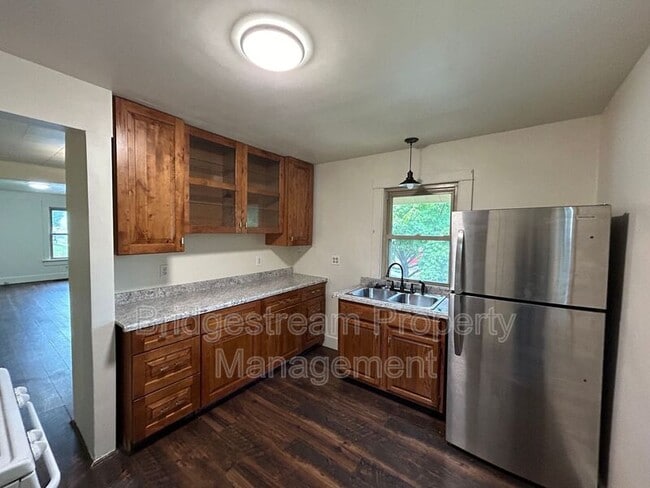 Building Photo - 2700 Springmont Ave