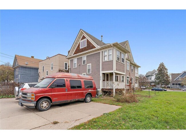 Building Photo - 2428 Chicago Ave