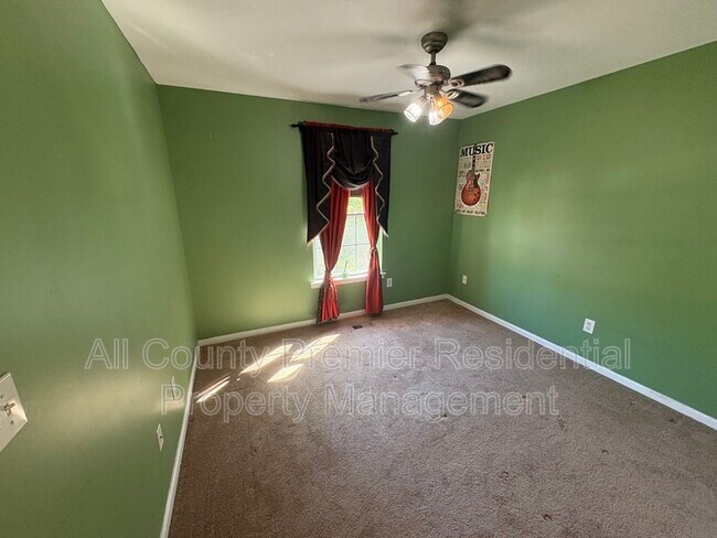 Building Photo - 74 Oxford Ct