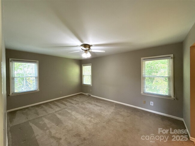 Building Photo - 9909 Elm Creek Ln