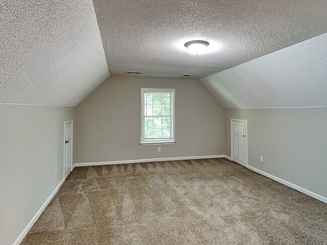 Building Photo - 5913 Sycamore Manor Cove