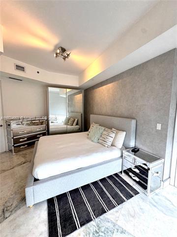 Building Photo - 16001 Collins Ave