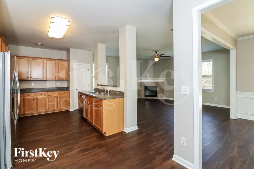 Building Photo - 193 Palisades Dr