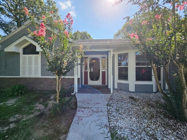 Building Photo - Charming 2 Bed, 2 Bath Home for Rent in Spring Hill (34609) – Spacious, Bright, and Perfectly Loc...