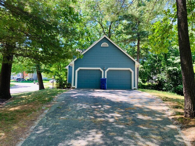 Building Photo - The Lakewood Cape