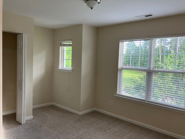 Building Photo - 216 Hammond Wood Pl