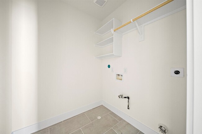 Building Photo - 2722 Nagle St