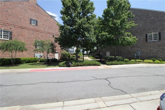Building Photo - 335 Rose Garden Ln