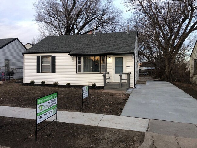 Primary Photo - Completely updated 2 Bed/1 bath Home