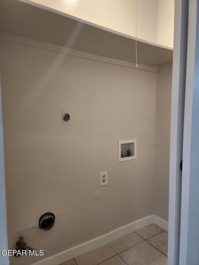 Building Photo - 2912 E Glen Dr