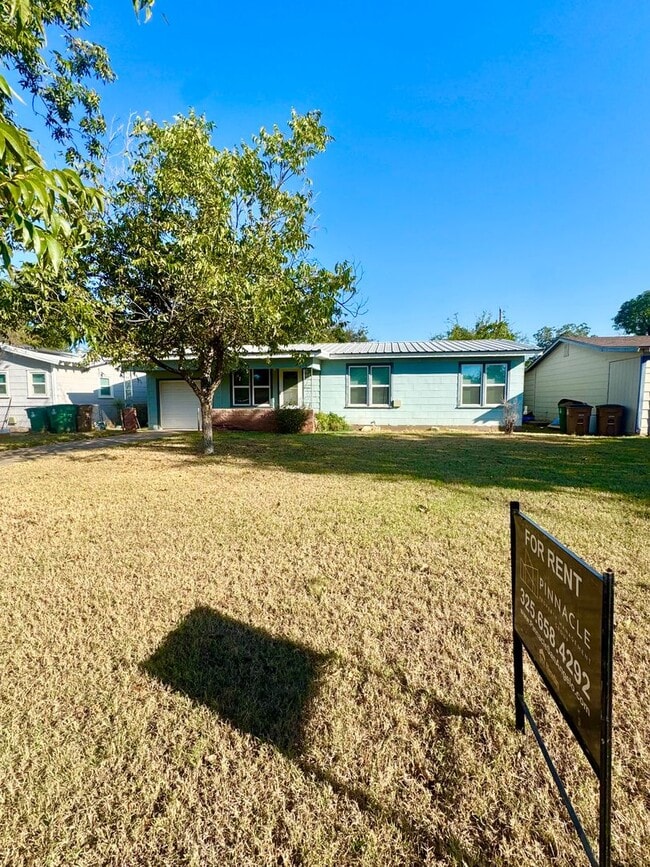 Primary Photo - NOW AVAILABLE - 3 Bedroom Home!!