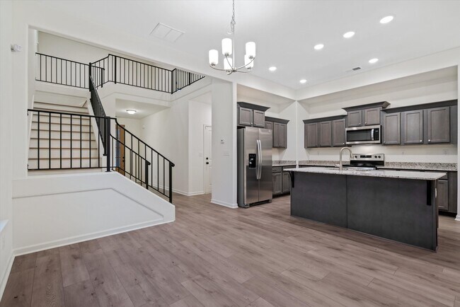 Building Photo - 300 Maple St