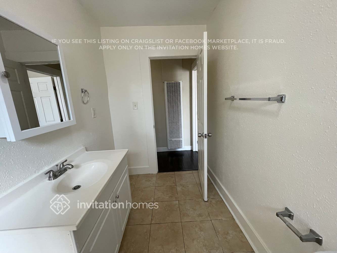 Building Photo - 2627 S Dunsmuir Ave