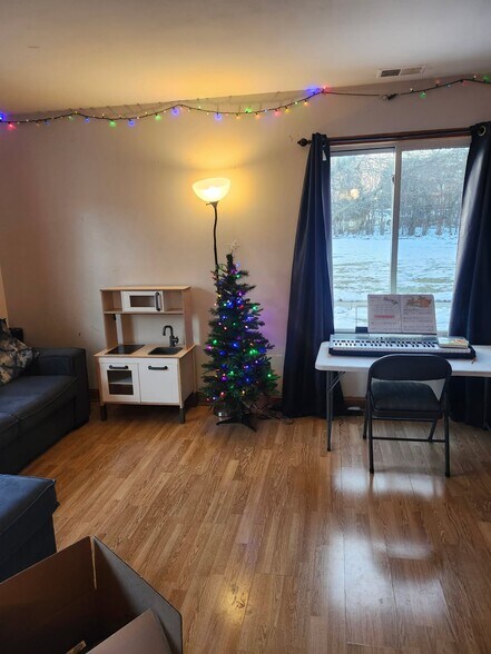 Building Photo - 1362 Cove Dr