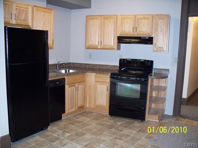 Building Photo - 129 W Fayette St