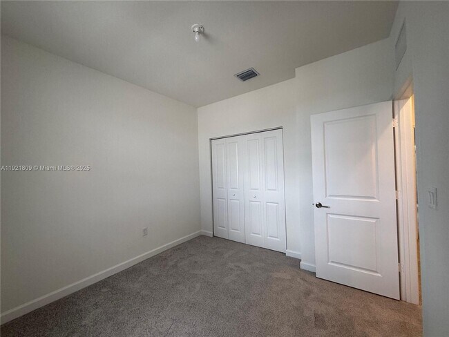 Building Photo - 2622 SE 27th Ct