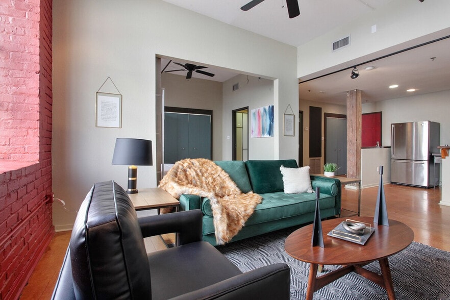 Building Photo - 1041 Constance St