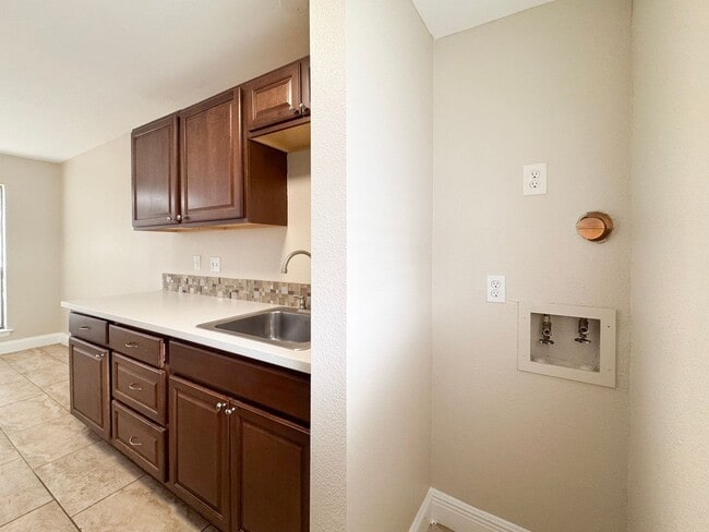 Building Photo - 3843