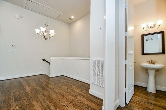 Building Photo - 70 N Hutcheson St