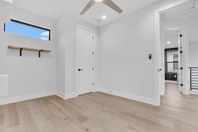 Building Photo - 408 W Odell St