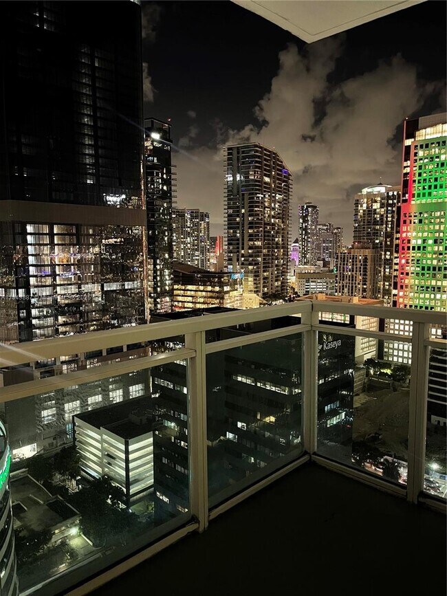 Building Photo - 951 Brickell Ave