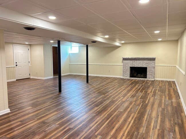 Building Photo - 1129 Meridian Dr