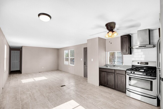 Building Photo - Incredible 3 bedroom, 1 1/2 bath mobile ho...