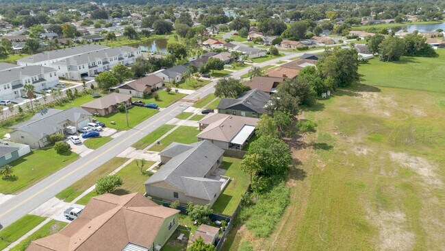Building Photo - 398 Buttonwood Dr
