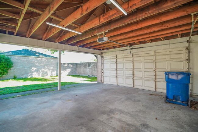 Building Photo - 15910 Los Altos Dr