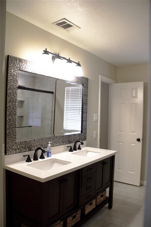 Building Photo - 1803 Edinburg Ave