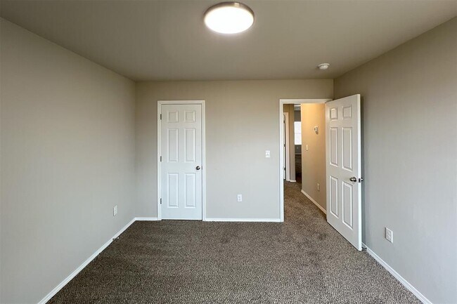 Building Photo - 4301 Driftwood Dr