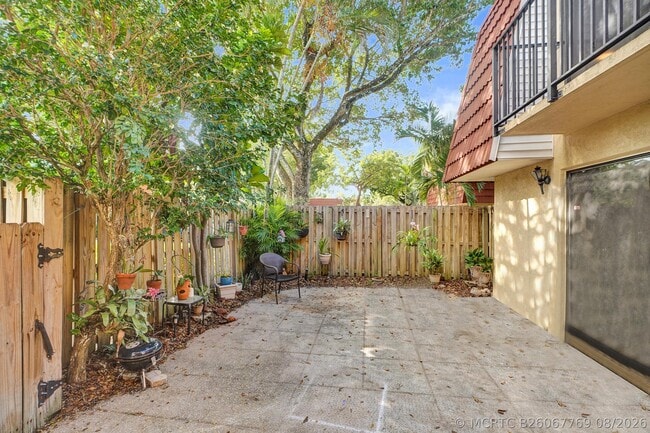 Building Photo - 736 NW 98th Cir