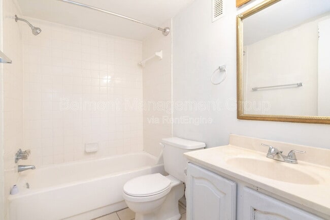 Building Photo - 944 N Lake Destiny Rd